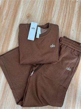 Alo Cozy Crewneck & Straight leg Set in Rich Brown